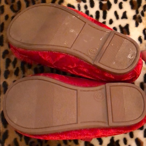 Velvet furry fur Pom Pom flats sz 6 red cat & jack - Picture 3 of 3